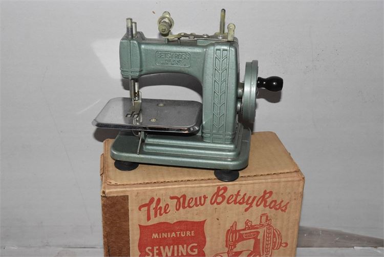 Vintage THE NEW BETSY ROSS Minatare Sewing Machine