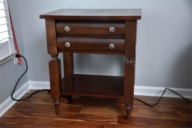 CHARLESTON SQAURE BROYHILL  Bedside Table