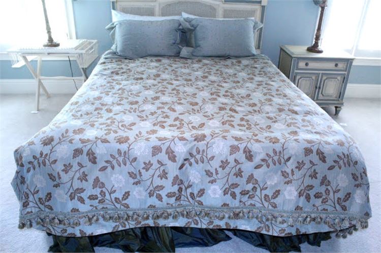 Floral Patterned Bedding