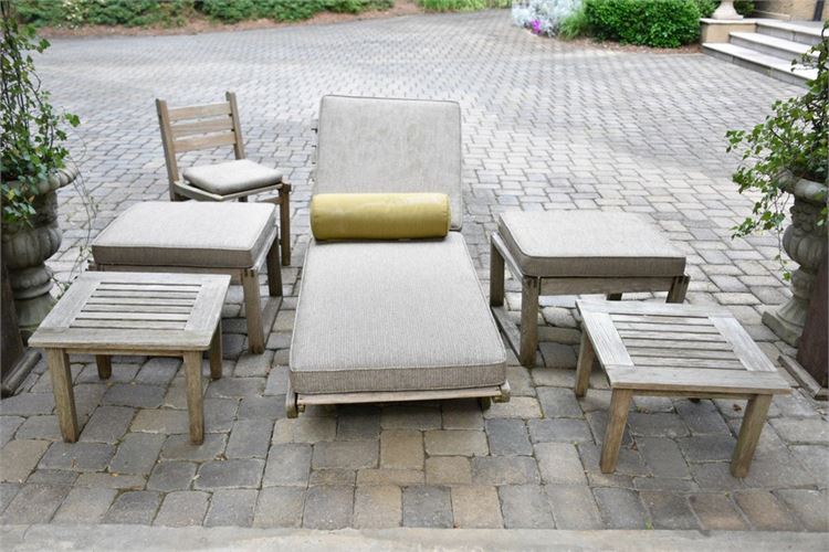 SMITH AND HAWKINS Outdoor Furniture Set