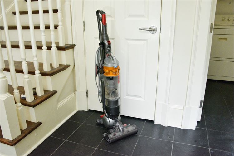 DYSON Vacuum