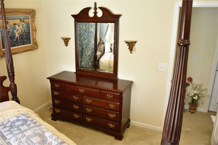 SUMTER CABINET CO. Mahogany Dresser With Mirror