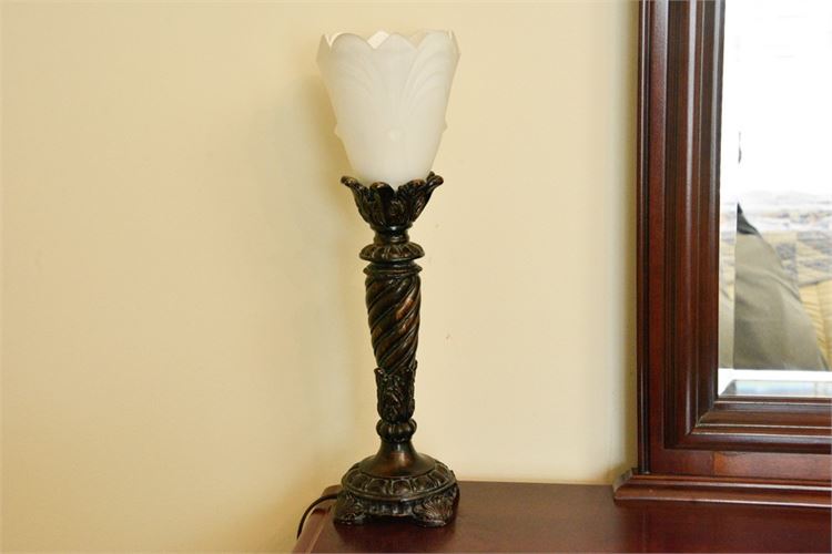 Classical Style Table Lamp With Glass Shade