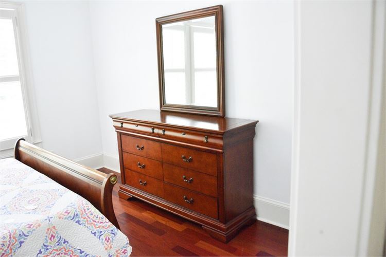 Dresser With Mirror