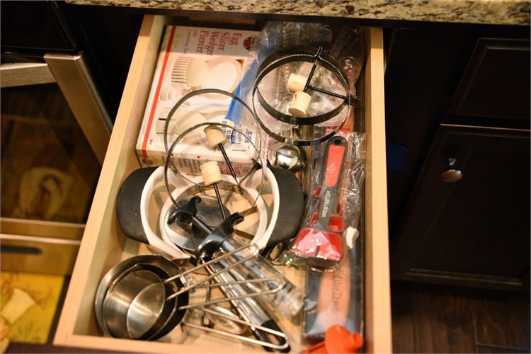 Contents Of kitchen Cabinets