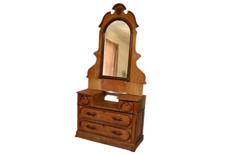 Vintage Vanity With Mirror