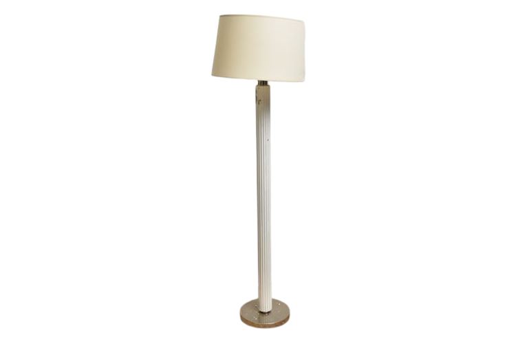 Column Form Floor Lamp With Shade