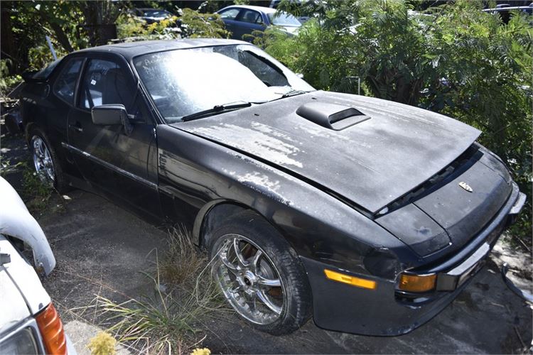 Parts of Porsche 944 Turbo