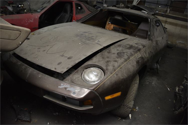 Parts of 1982 Porsche 928