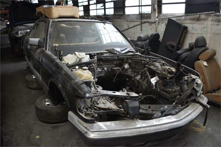 Parts of 1987 Mercedes Benz 560