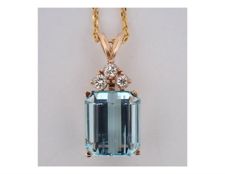 14K YG 7.80 ct. Aquamarine and Diamond Pendant Necklace