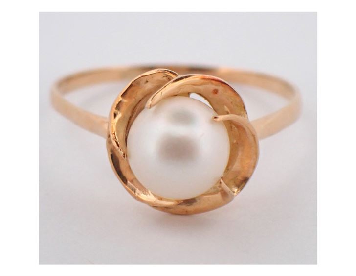 18K Yelow Gold Cultured Pearl Ring