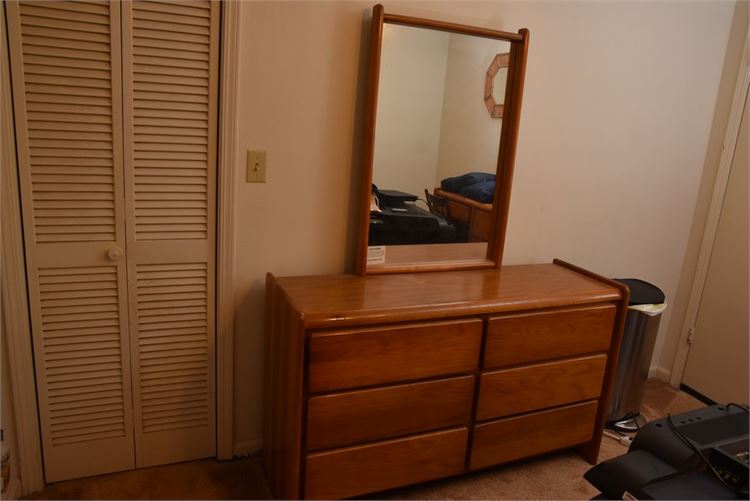 Dresser With Mirror