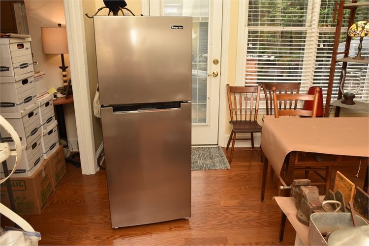 MAGIC CHEF, 10.1 cu ft top freezer refrigerator in platinum, Model -HMDR1000ST