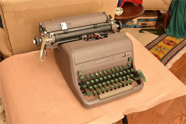 1952, vintage Royal desktop typewriter, model HHP 540-9757 with ribbon