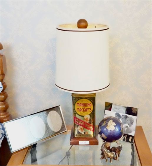 Table Lot with Lamp