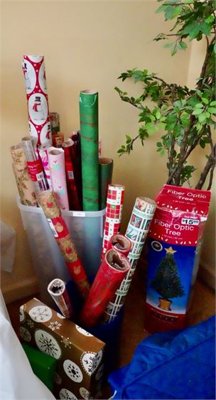 Tree & Christmas Wrapping Lot