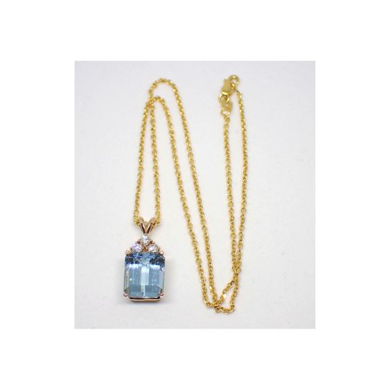 7.80 CT Aquamarine and Diamond Pendant Necklace