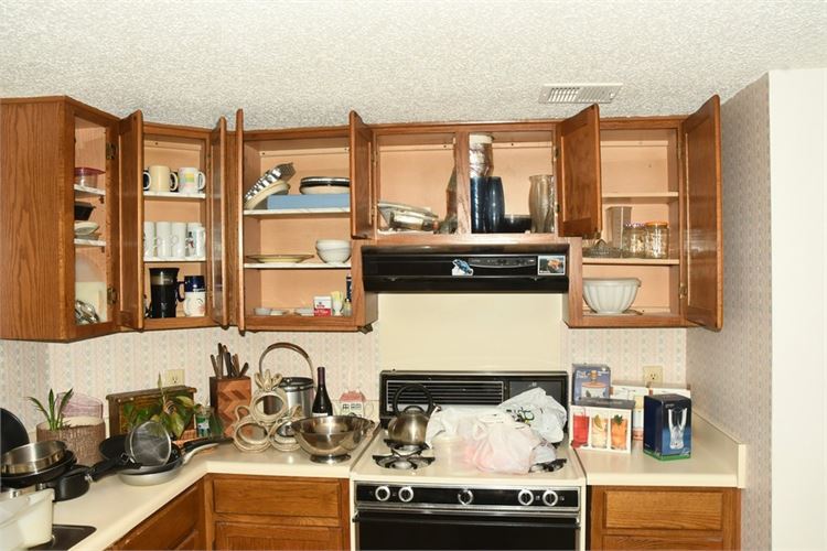 Contents of Right Side Kitchen Cabinets