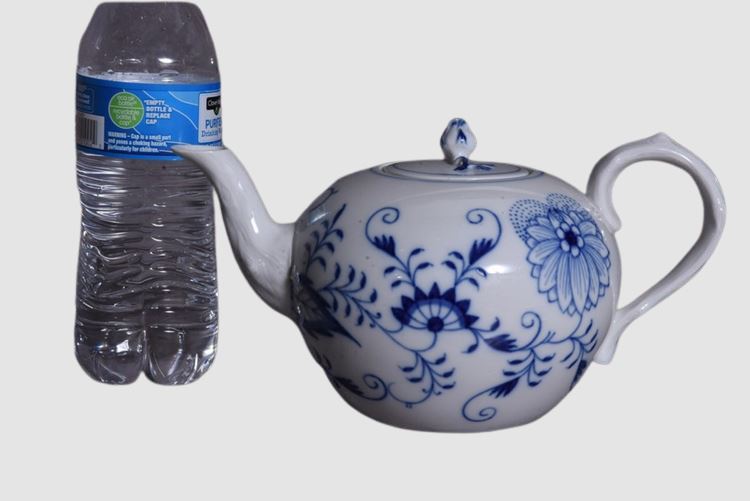 Meissen "Blue Onion" Teapot in Hand Painted Porcelain