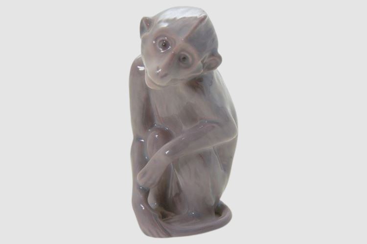 Little sitting monkey, Bing & Grondahl figurine No. 1667