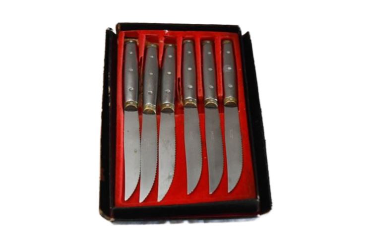 SAKS FIFTH AVENUE Steak Knife Set