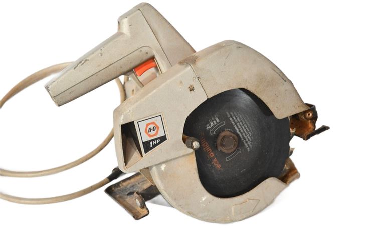 VINTAGE BLACK & DECKER CIRCULAR SAW