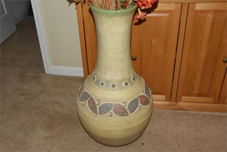 Large Leaf Pattern Vase