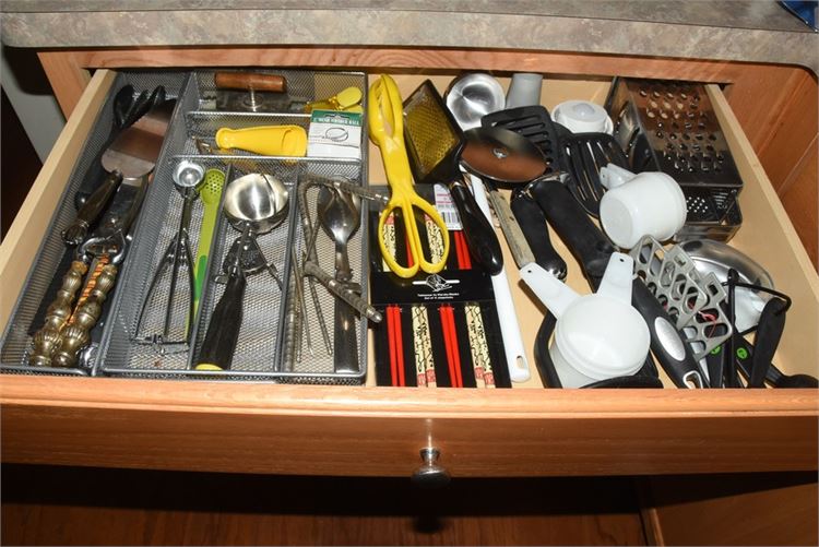 Contents Of Kitchen Drawers