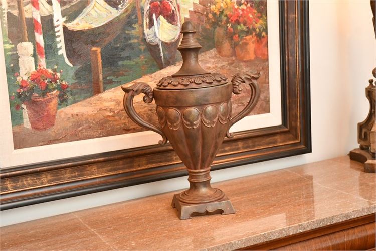 Traditional Style Urn With Lidded