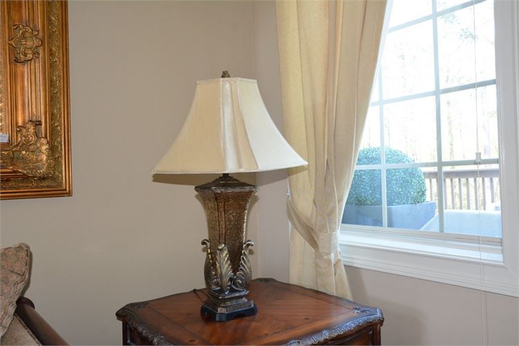 Traditional Style Table Lamp With Shade
