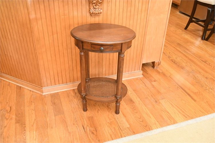 Tradtional Style One Drawer End Table