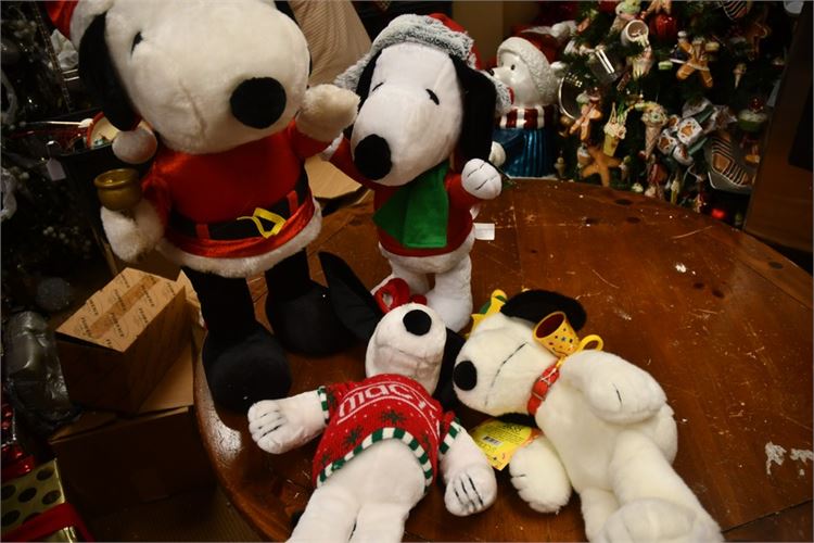 Group Snoopy Christmas Dolls