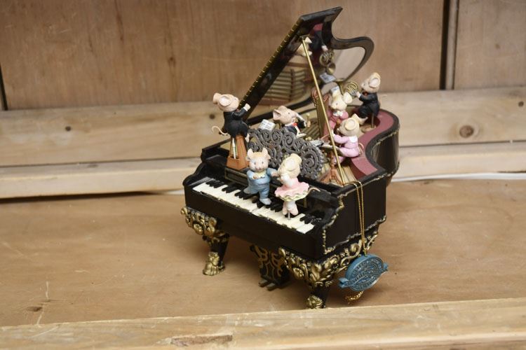 Enesco Miniature Mice Playing Piano
