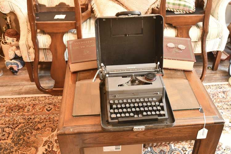 Vintage Arrow Typewriter Books/Spectacles