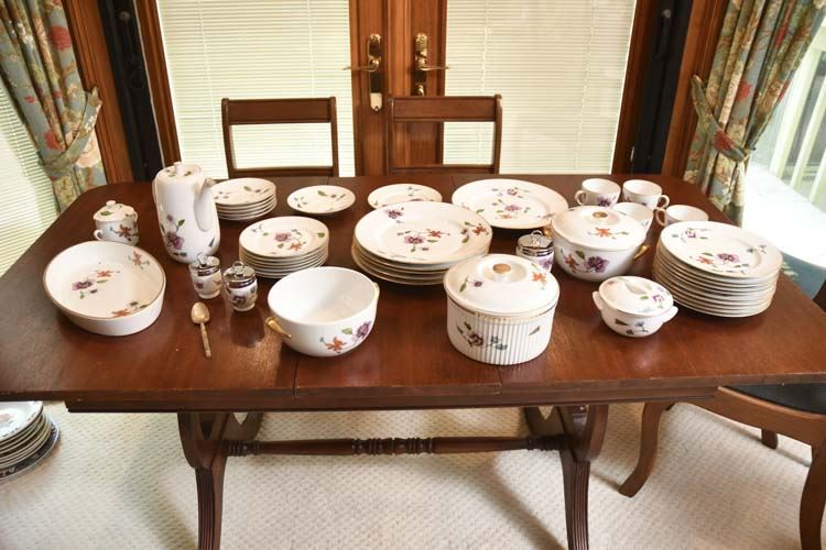 Royal Worcester ASTLEY Dinner China Service 44 pcs