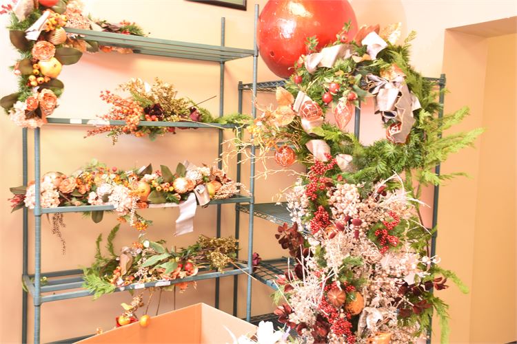 Lot of  Christmas Decoration ,Garland,Reeefs (all in pic)