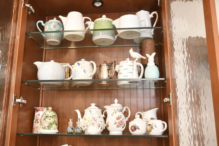 3 Shelves Decorative Tea Pots and Decorations