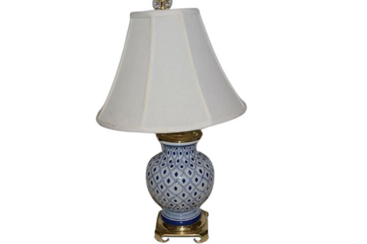 Vintage Late 20th Century Chinoiserie Blue and White Lamp With Brass Base