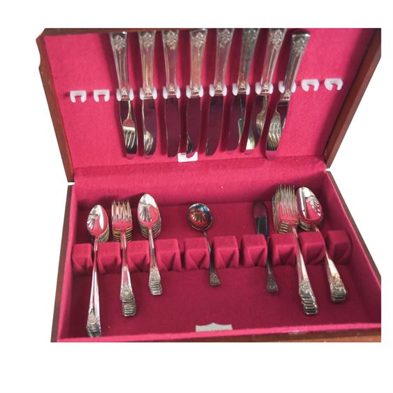 WM Rogers Silverplated Cutlery Set with Case