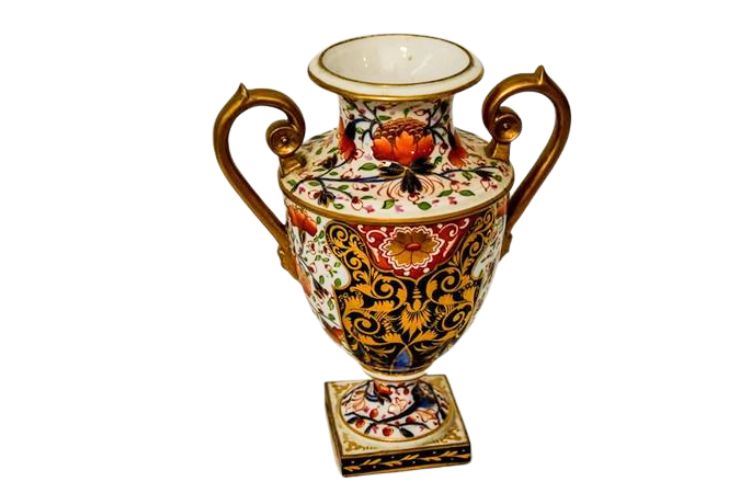 9TH CENTURY DERBY PORCELAIN URN, c.1820-30, of classical design