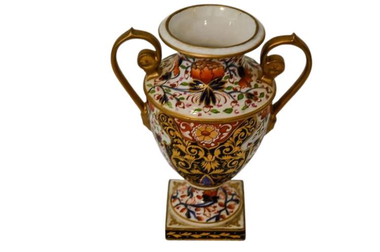 A 19TH CENTURY DERBY PORCELAIN URN c.1820-30  classical design scrolled Handles