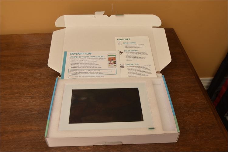 Skylight Plus Electronic Picture Frame