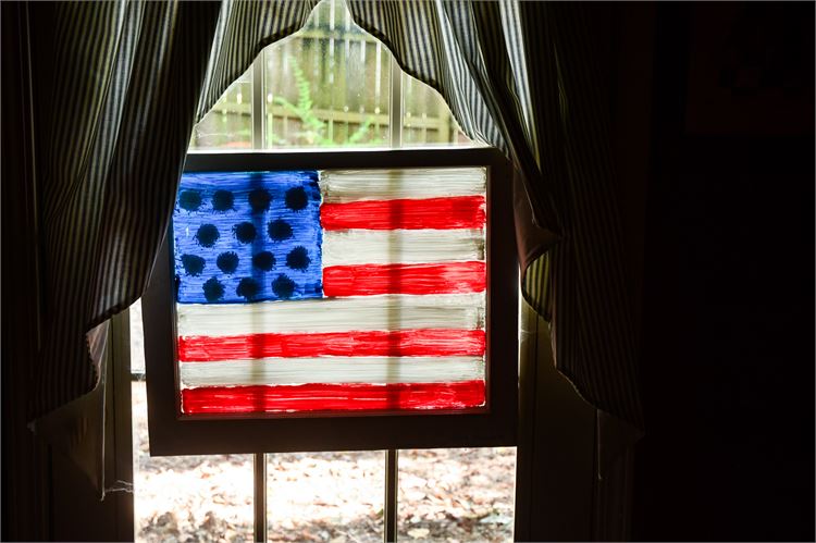 Flag Motif Painted Window Pain