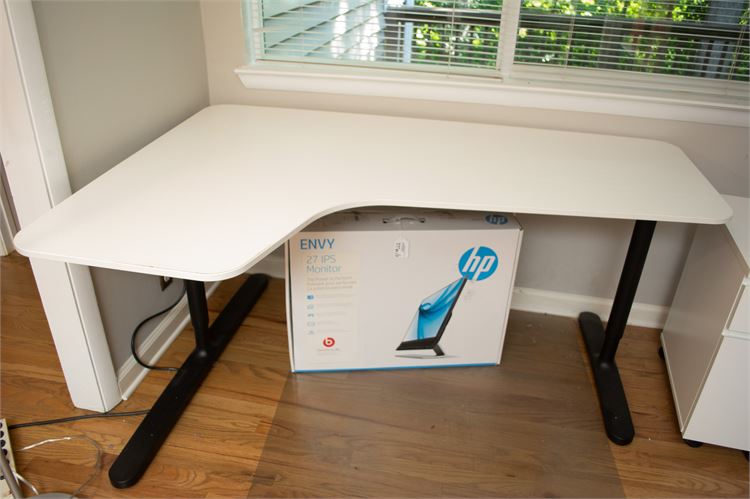 Electrically Adjusting Computer Desk