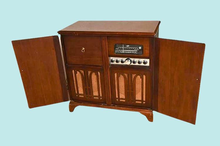 1948 E. H. scott 16A Console Mono Radio/Phonograph