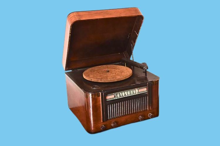 General Electric LC-628 Phonograph Radio