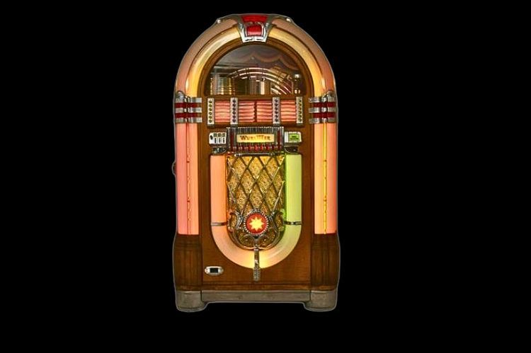 Wurlitzer 1015 Jukebox Excellent Working Condition