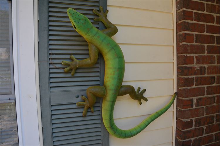 Green Lizard Garden Wall