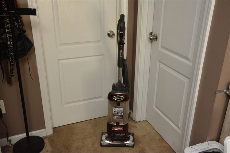 Shark Powered Lift Away DLX Vacuum